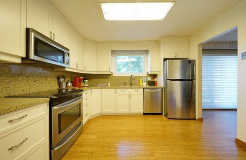 Orillia Cottage | Waterfront ~ hot tub/sauna