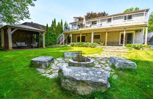 Orillia Cottage | Waterfront ~ hot tub/sauna