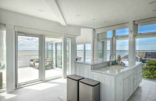 Wellfleet House | Waterfront Hot Tub Sauna Private Beach