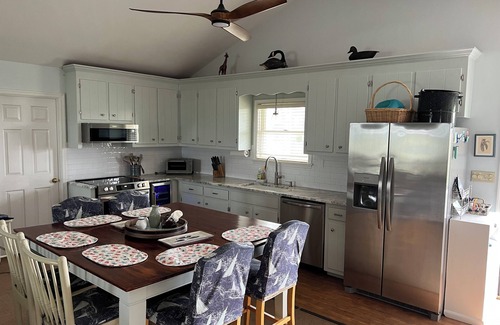 Lottsburg House | Waterfront, hot tub, screen porch, kayaks, SUP, pier fishing, private feel