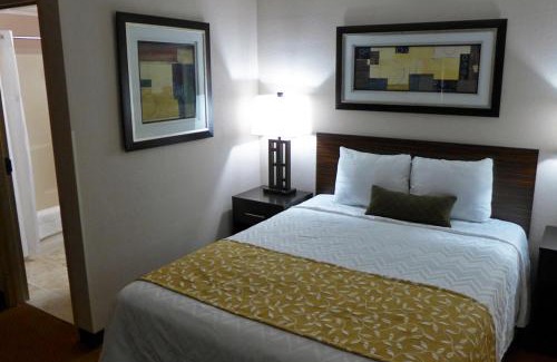 Johnsburg Hotel | Waterfront Hotel and Marina