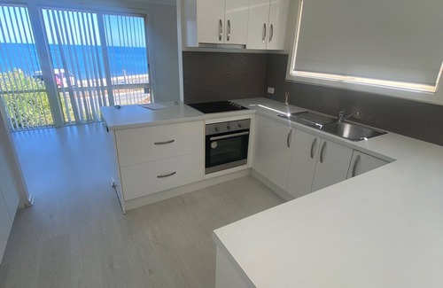 Adelaide House | Waterfront house at Hallet Cove
