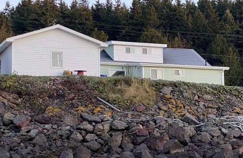 Blacks Harbour House | Waterfront House, Starlink internet, good parking lot, 2 bedrooms