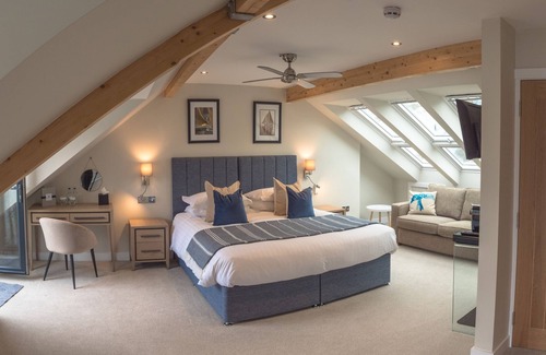 Dartmouth Bed & Breakfast | Waterfront House