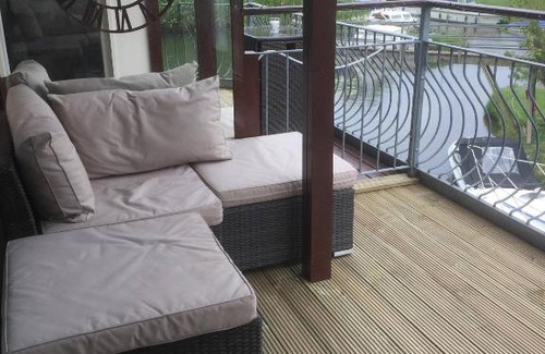 St Neots House | Waterfront House In The Heart Of St Neots