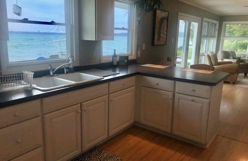 Traverse City House | Waterfront House on East Grand Traverse Bay (Sleeps 6)