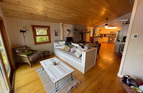 Fitzwilliam House | Waterfront House on Private Lake - Tranquil Location and Amazing Sunsets