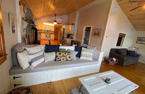 Fitzwilliam House | Waterfront House on Private Lake - Tranquil Location and Amazing Sunsets