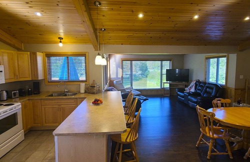 Renfrew County House | Waterfront House, Privacy, Outside Hot Tub&Barrel Sauna, WiFi, Fishing, Kayaking