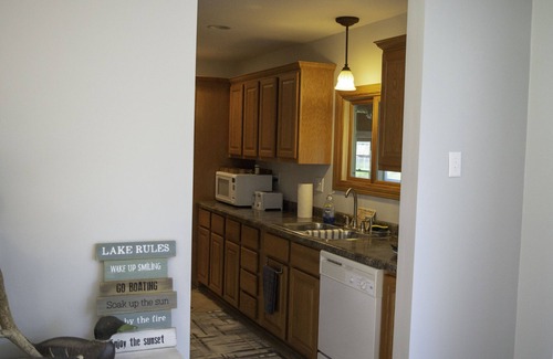 Antioch House | Waterfront house to enjoy with screen room