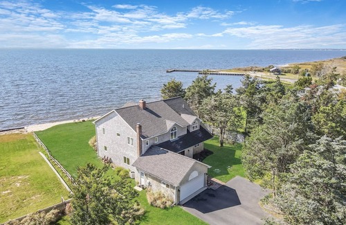 East Patchogue House | Waterfront house next to Bellport golf course