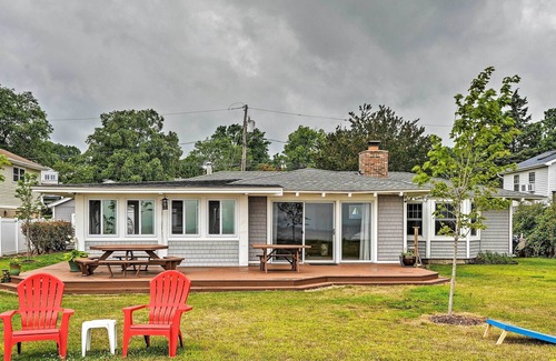 Barstow House | Waterfront House w/ Rowboat, Kayaks & Fishing!