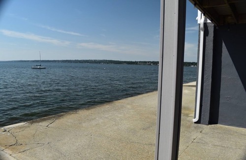 Portsmouth Cottage | Waterfront House With Panoramic Views