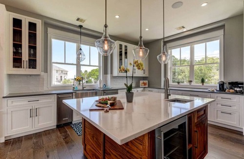 Clear Lake Shores House | Waterfront House with Pool
