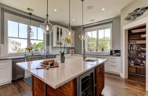 Clear Lake Shores House | Waterfront House with Pool