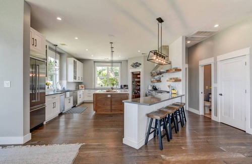 Clear Lake Shores House | Waterfront House with Pool