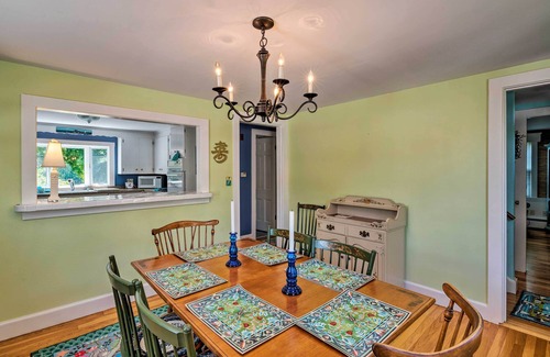 Hyannis Port Cottage | Waterfront Hyannis Gem: Walk to Hyannis Port Beach
