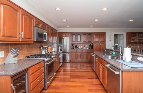 Berlin House | Waterfront in Berlin, MD on 56 Acres, Sleeps 20/9BR/8BA, Close to Ocean City, MD