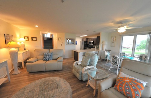 Rock Hall House | Waterfront in Historic Rock Hall, overlooking the main harbor and Chesapeake Bay