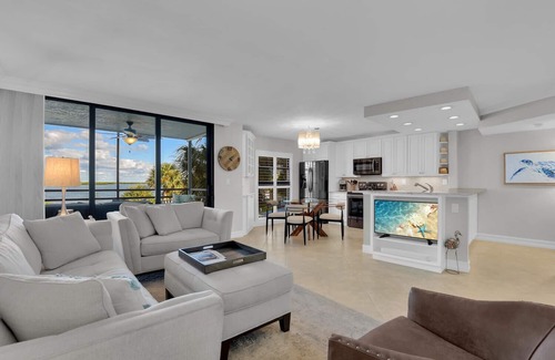 Marco Island Condo | Waterfront in Old Marco! Beautiful unit! Deluxe!