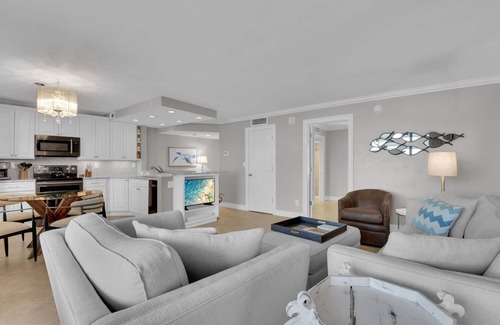 Marco Island Condo | Waterfront in Old Marco! Beautiful unit! Deluxe!