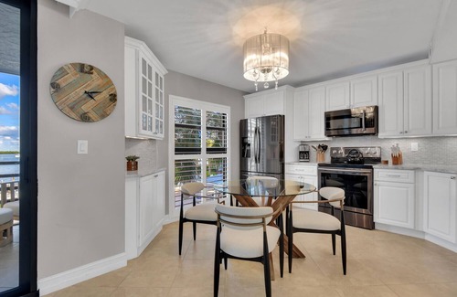 Marco Island Condo | Waterfront in Old Marco! Beautiful unit! Deluxe!
