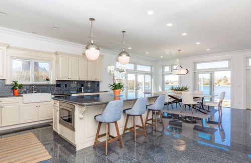 Shinnecock Hills House | Waterfront indoor and outdoor living at its best!