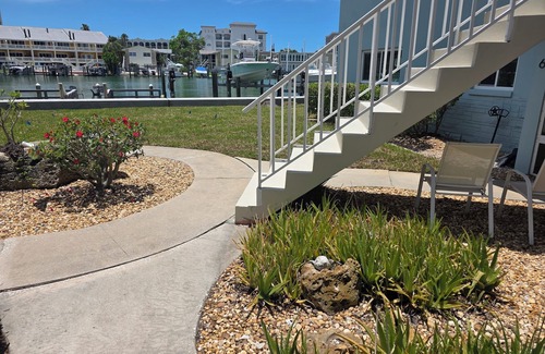 Island Estate Condo | Waterfront Island Estates Condo – Walk to Clearwater Beach, 2BR + Patio Viewsnn