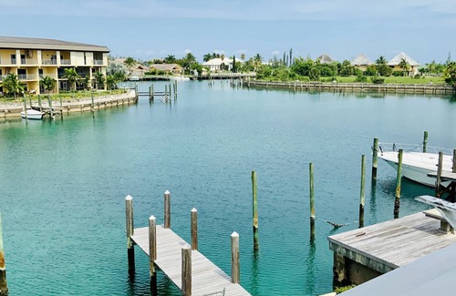 Bahamia West House | Waterfront Italian inspired tropical escape