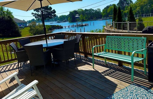 Deltaville House | Waterfront Jackson Creek Cottage with Private Pier