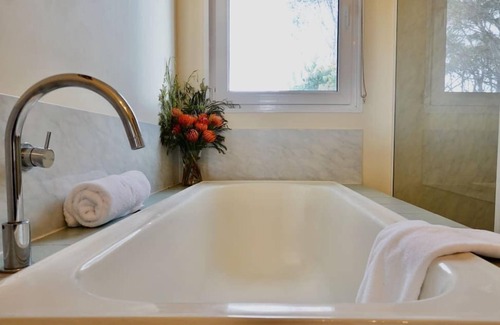 Marion Bay House | Waterfront 'Jemadda' Family Lodge