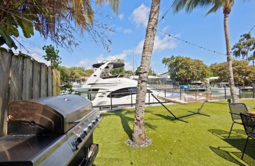 Seybold House | Waterfront - Kayak & Paddleboards - Firepit - Pool