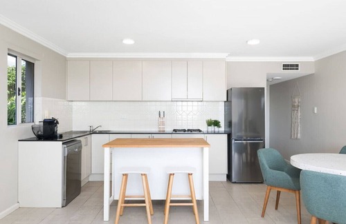 Sydney Apartment | Waterfront King Bed Courtyard Apartment