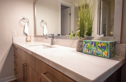 Coronado Apartment | Waterfront/King Bed/Heated Pool/Tennis Court