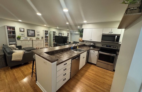 Chester Condo | Waterfront King Condo