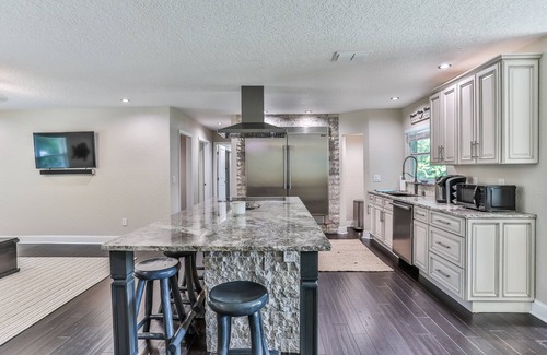 Crystal River House | Waterfront Kings Bay, Swim in Springs off the boat dock - Kayaks incl.