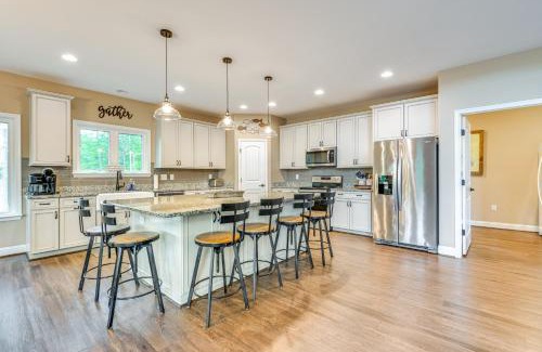 Bumpass House | Waterfront Lake Anna Home with Dock, Beach and Kayaks!