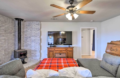 Lake Brownwood House | Waterfront Lake Brownwood Home w/ Hot Tub!