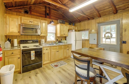 Lake Cabin | Waterfront Lake Cabin: Close to Boating & Fishing!