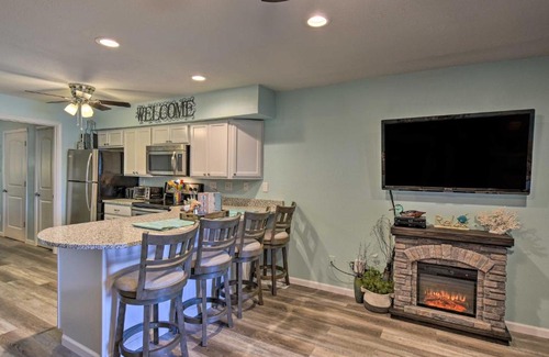 Lake Delton Apartment | Waterfront Lake Delton Condo with Pool and Spa Access!