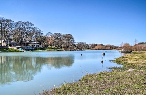 New Braunfels Apartment | Waterfront Lake Dunlap Studio Cabin with Dock