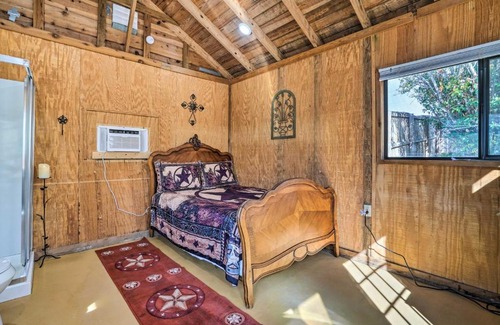 New Braunfels Apartment | Waterfront Lake Dunlap Studio Cabin with Dock