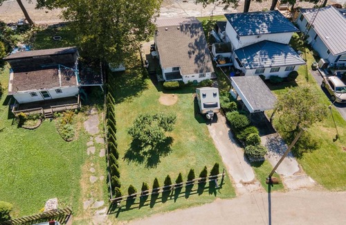 Selkirk Cottage | Waterfront Lake Erie the Blue Lagoon