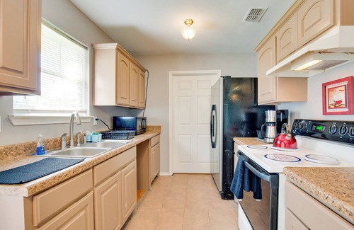 Emory House | Waterfront Lake Fork Getaway w/Dock Access