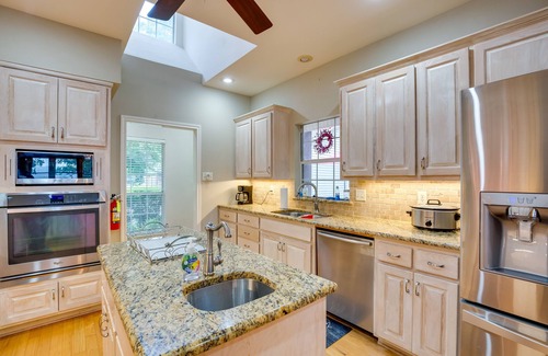Emory House | Waterfront Lake Fork Vacation Home w/Boat Dock!