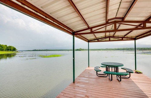 Emory House | Waterfront Lake Fork Vacation Home w/Boat Dock!
