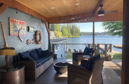Lake Goodwin House | Waterfront Lake Goodwin Getaway