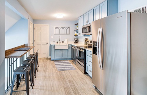 Royal House | Waterfront Lake Hamilton Vacation Rental w/Dock!