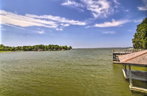 French Quarter House | Waterfront Lake Home with Deck - New Renovations!