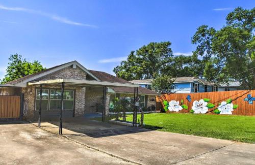 French Quarter House | Waterfront Lake Home with Deck - New Renovations!